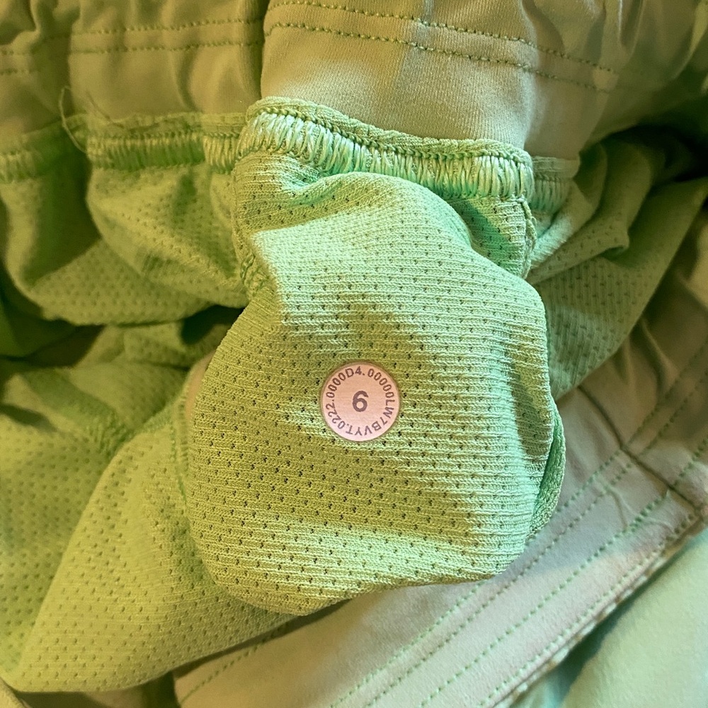 LULULEMON Hotty Hot Lined Running Short 4" Size 6 - Picture 9 of 12
